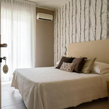 Отель Hotel Milmar Морской Милан